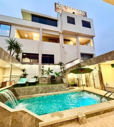 Hotel Los Algarrobos