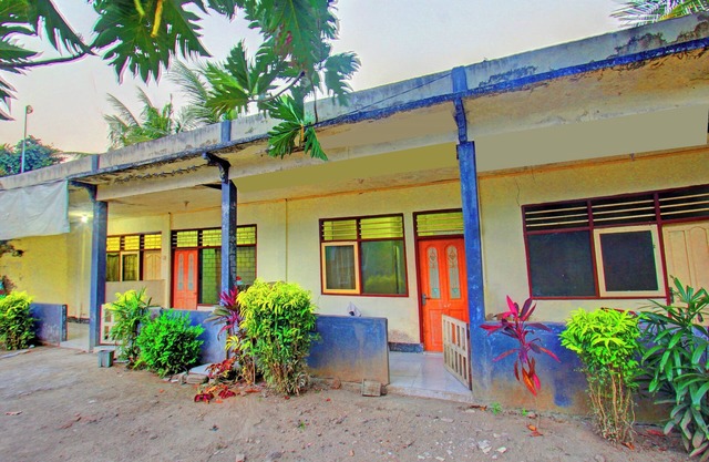 Hotel O Penginapan 3 Bersaudara Near Pasar Sengkol