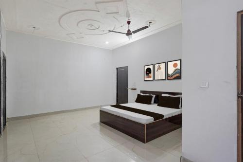 Hotel O UP 85