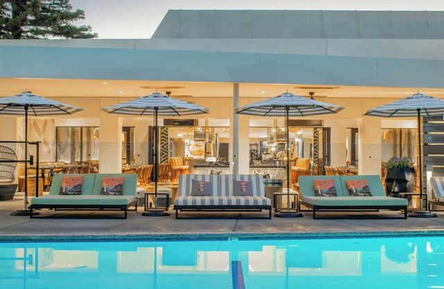 Hotel Paradox, Autograph Collection