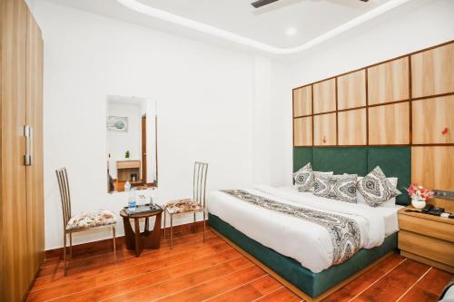 Hotel Platinum Stay With In-house Restaurant