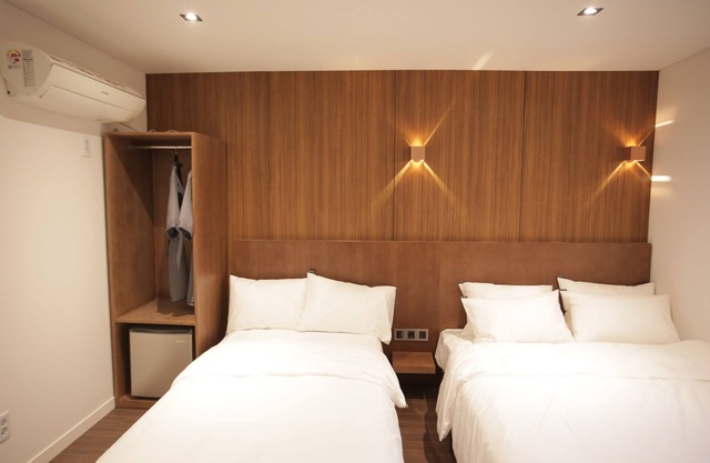 Hotel Seven Step
