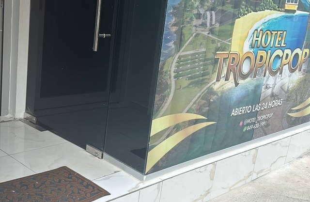 Hotel tropic pop