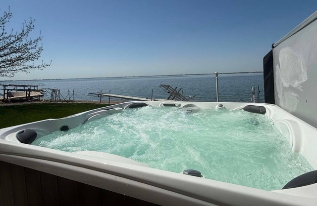 Lilypad|Hottub|FireRing|LakeFront|Sleeps10