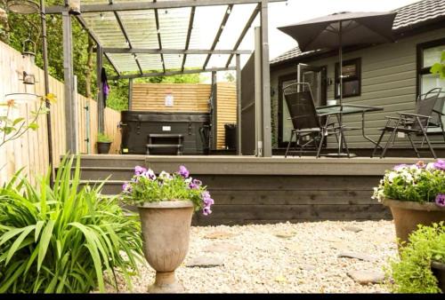 HotTub-Nature-FamilyFriendly-WiFi-Parking