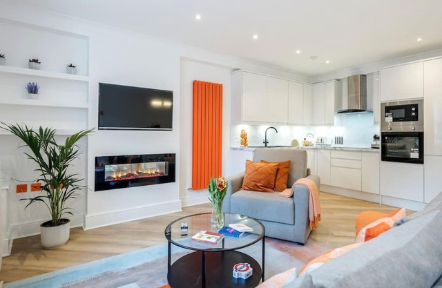 House 10 mins to Tower Bridge Hot Tub & Parking