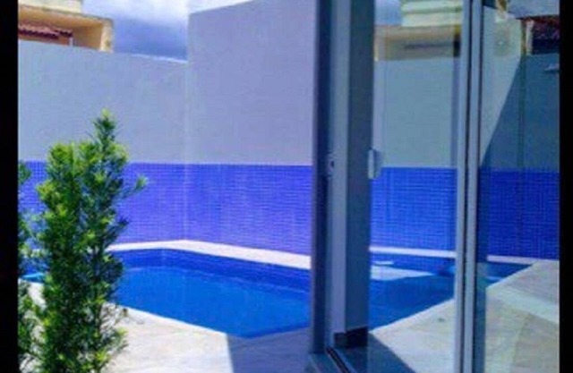 Casa a 100 metros de la playa con piscina climatizada por placas solares e hidroeléctricas