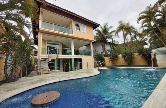 CASA IMPONENTE EN LA COSTA NORTE, CERCA DE RIVIERA S. HANGA LOURENCE ROA BERTIOGA