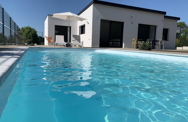 house- 8 people - 3 bedrooms