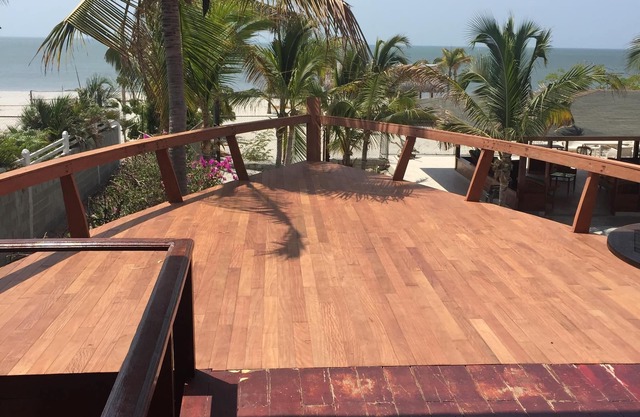 House-Boat Hecho en maderas tropicales, frente al mar, de ensueño !!