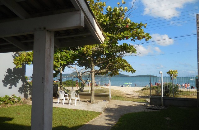 Casa junto al mar, en la playa de Zimbros Aire acondicionado, wifi, para la familia.