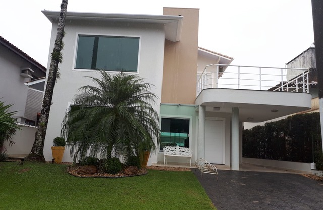 Casa en un Resort Hanga Roa en Bertioga. Condominio cerrado