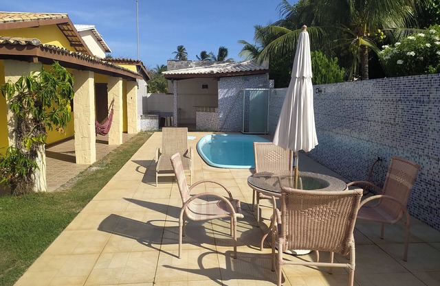 Casa en cond. Jacuípe Pueblos con piscina para alojamiento familiar
