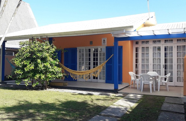 Casa en la Playa de la Pinheira a 50 m de la playa con Wi-Fi para hasta 8 personas