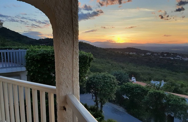 House Lila Jade.with studio Mia.180° sea and mountain view 6/7 pers.