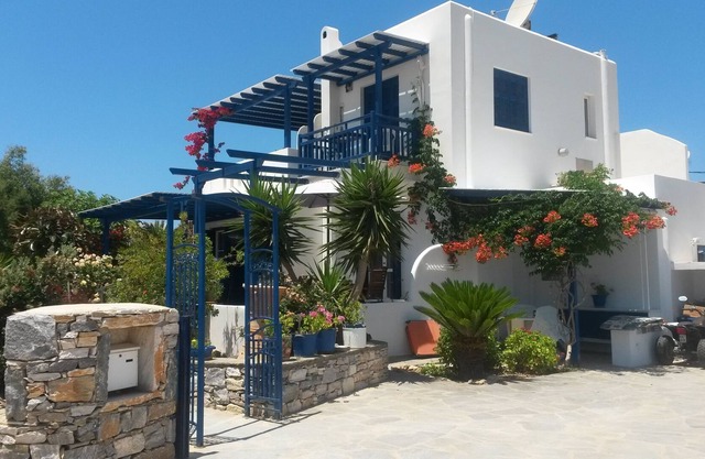 HOUSE NEARBY THE SEA