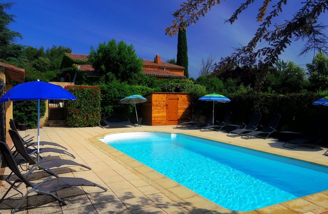 casa de 4 hectáreas en paz con piscina climatizada en Gargas