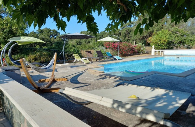 Casa, piscina, remanso de paz
