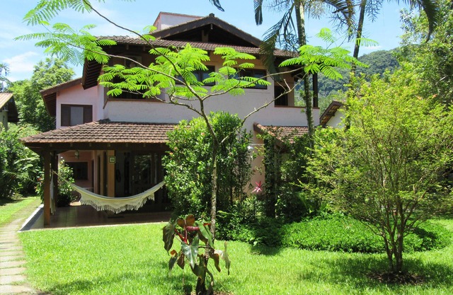 Casa con 3 suites en condominio en Barra do Sahy - 3 suites