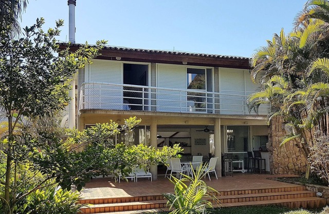 Casa con 4 suites en un condominio cerrado pie en la arena - Guaratuba