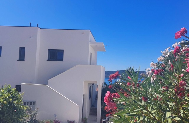 Casa con una vista única del mar y las islas en una posición tranquila