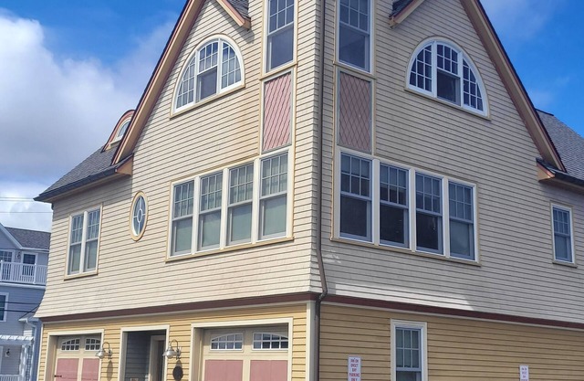 HOUSE with amazing ocean views! Four Bedrooms, steps from BEACH!