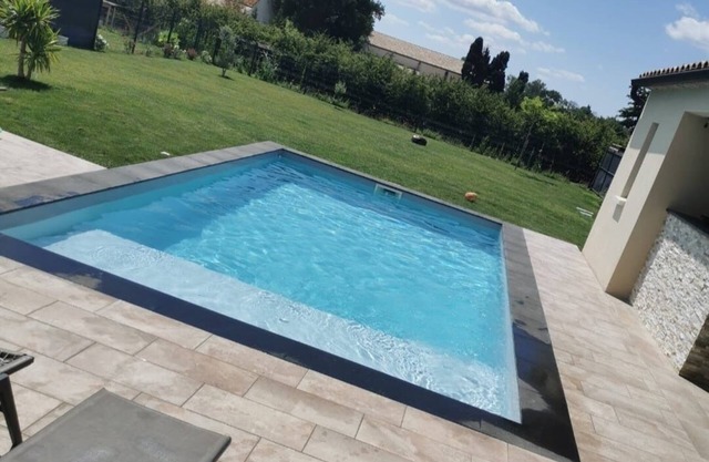 House with pool and garden, close to the Alpilles.