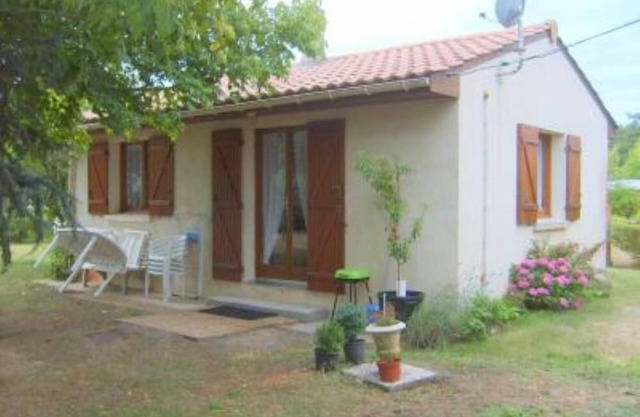 casa unifamiliar con jardín