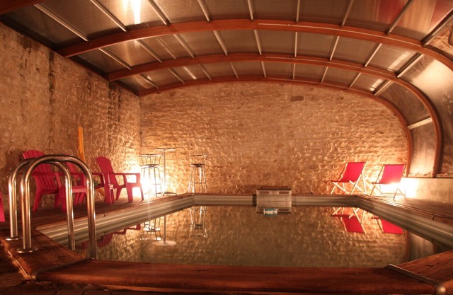 House with heated indoor swimming pool and jacuzzi
