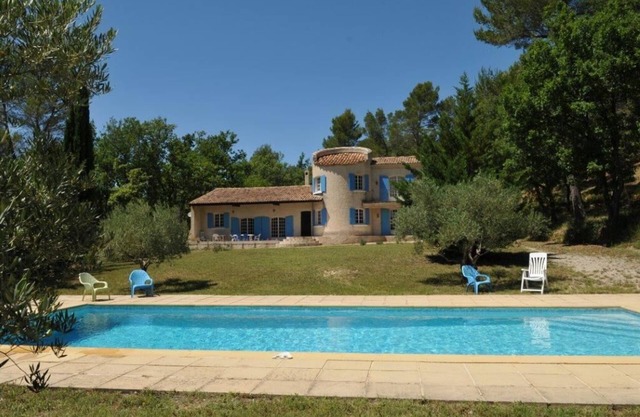 Casa con piscina grande. Paz y tranquilidad en medio de 2 hectáreas