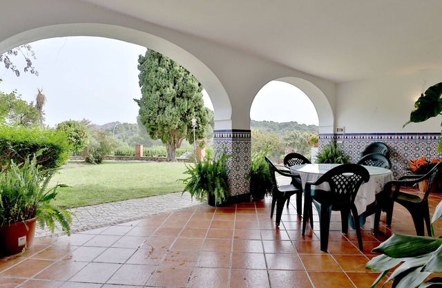 Casa con piscina y jardín a 9 km de Córdoba, impresionantes vistas.