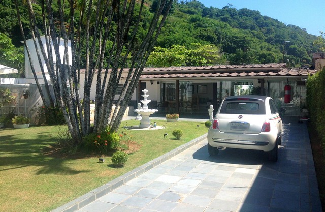 Casa con piscina, espacio Gourmet, sauna, y jardín romantico