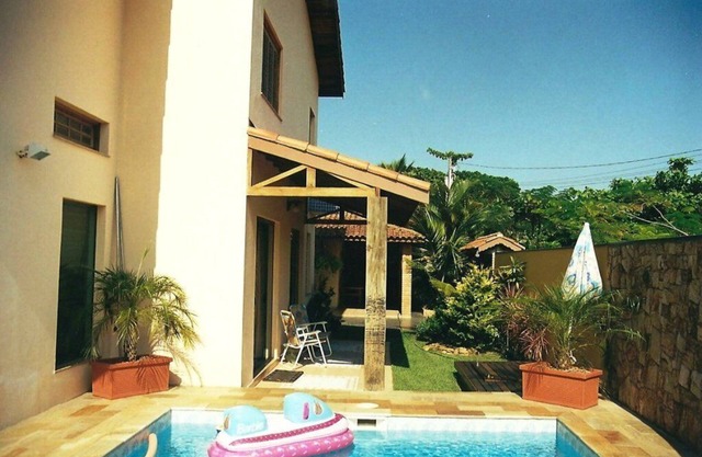 CASA CON PISCINA EN JARDIN GRANDESP CERCA DE LA PLAYA
