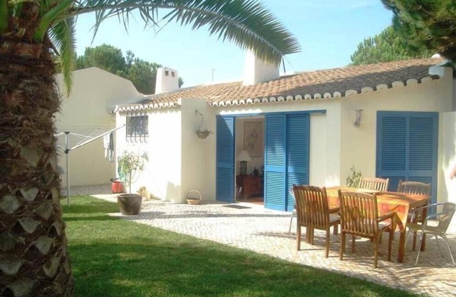 CASA ALVOR, JARDÍN PRIVADO, PISCINA DE RESIDENCIA DE TENIS