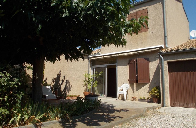 Casa con jardín sombreado en un tranquilo callejón sin salida de Narbona.