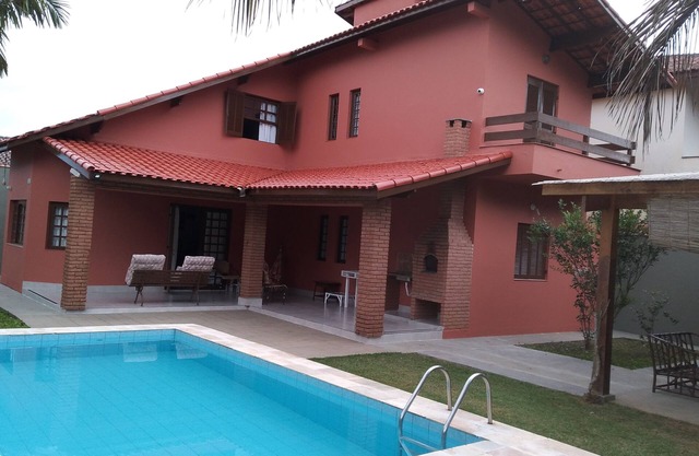 CASA CON PISCINA Y QUIOSQUE (4 DORMITORIOS / 3 BAÑOS)