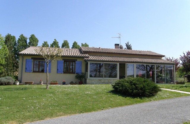 Casa con piscina.