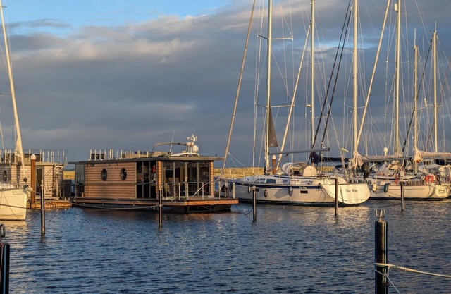 Houseboat Fjord Stella with bio sauna and roof terrace in Wendtorf/ Kiel Fjord