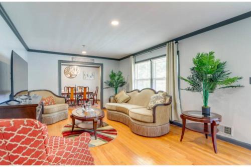 Huge Backyard, Free Parking, Grill, Pet Friendly