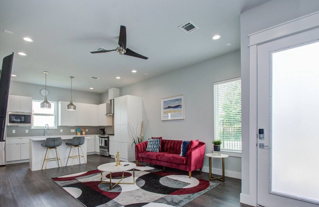 Huge & Cozy 3BR Modern Home