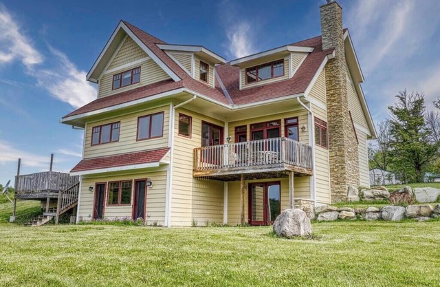 Huge Home & Studio-Hot Tub-Sauna-Pet Friendly-Amazing Views