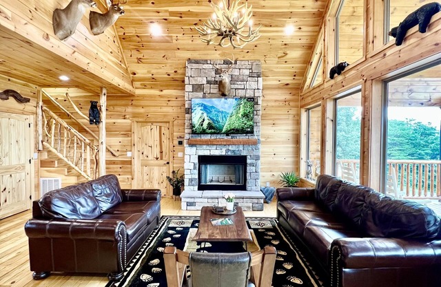 Huge Mountains ⛰ Wheelchair Accessible, Sauna, Hot-tub, Pool table, Fire pit