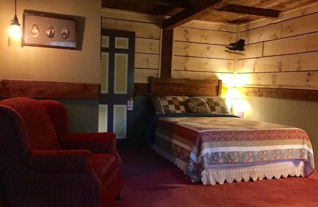 Hunger Mountain - Grunberg Haus Inn & Cabins