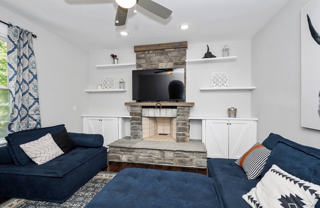 Hunley Haven Retreat – Spacious and Private 4 BDR in East Cincy!