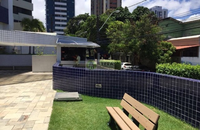 Alquilo una habitación en un edificio bien ubicado, con plaza de aparcamiento, piscina, sauna.
