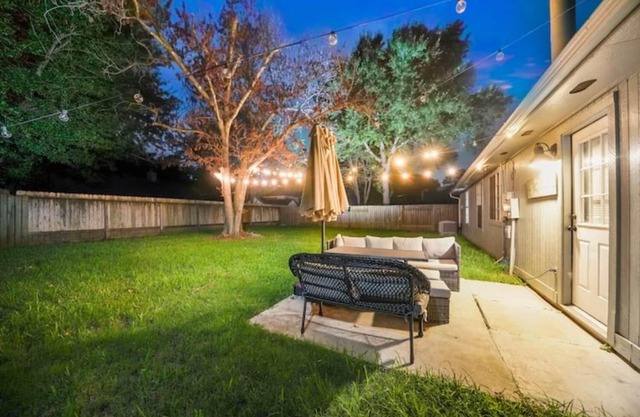 IAH Place: 4 bed, patio-sleeps 8+