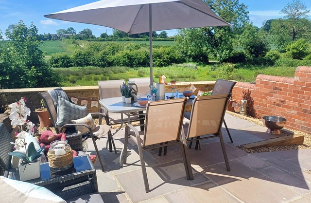 Ideal for small groups - Thorner/ Leeds 3 Bed cottage - with fantastic views