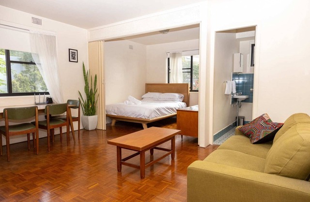 Ideal Paddington Studio with Parking