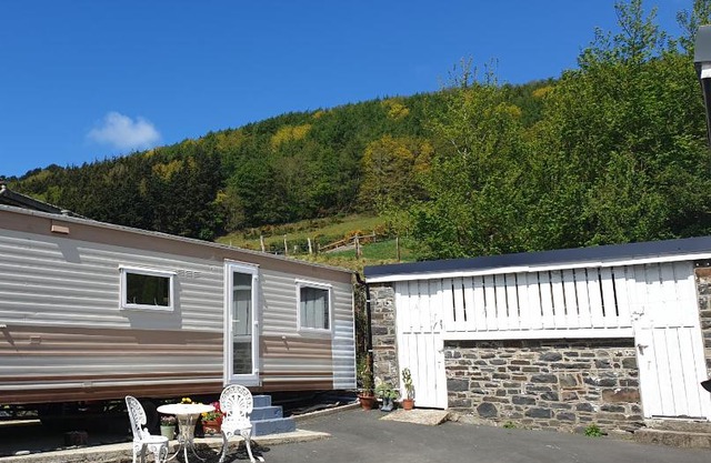 Ideal rural location for beaches, hills and town