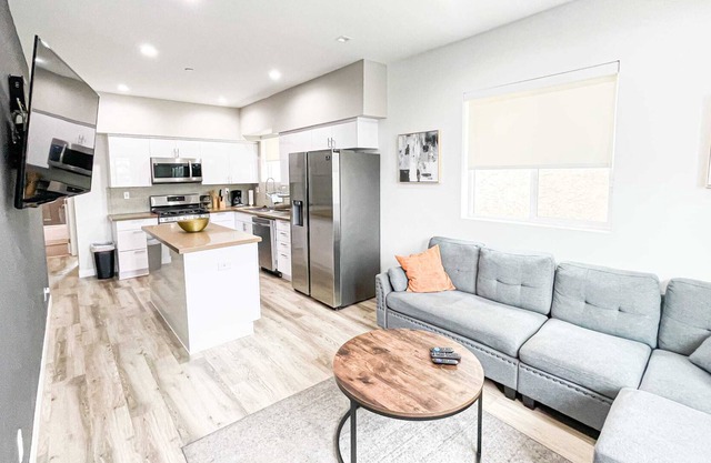 Ideal Townhouse in Mid City -CR1-CUL
